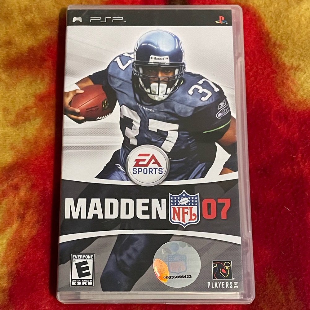 MADDEN NFL 07-PSP Football Video Gane